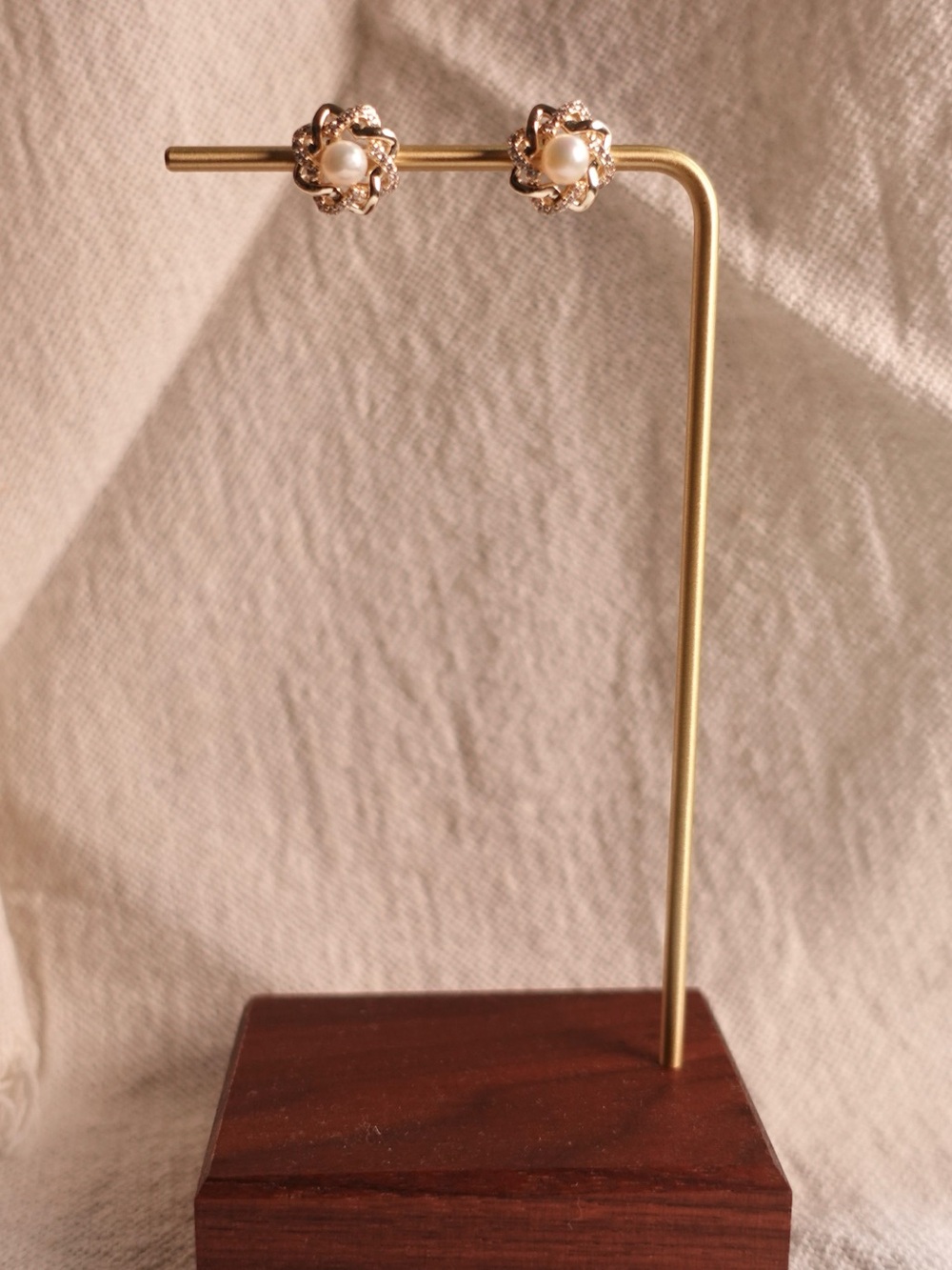 NEW! Pearl and Crystal Flower Stud Earrings - Gold Tone - Picture 8 of 8